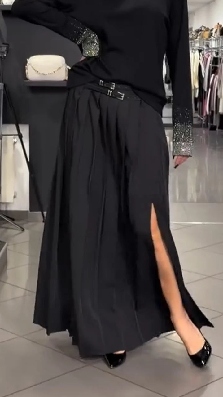 Conjunto casual feminino com top de strass e saia com fenda