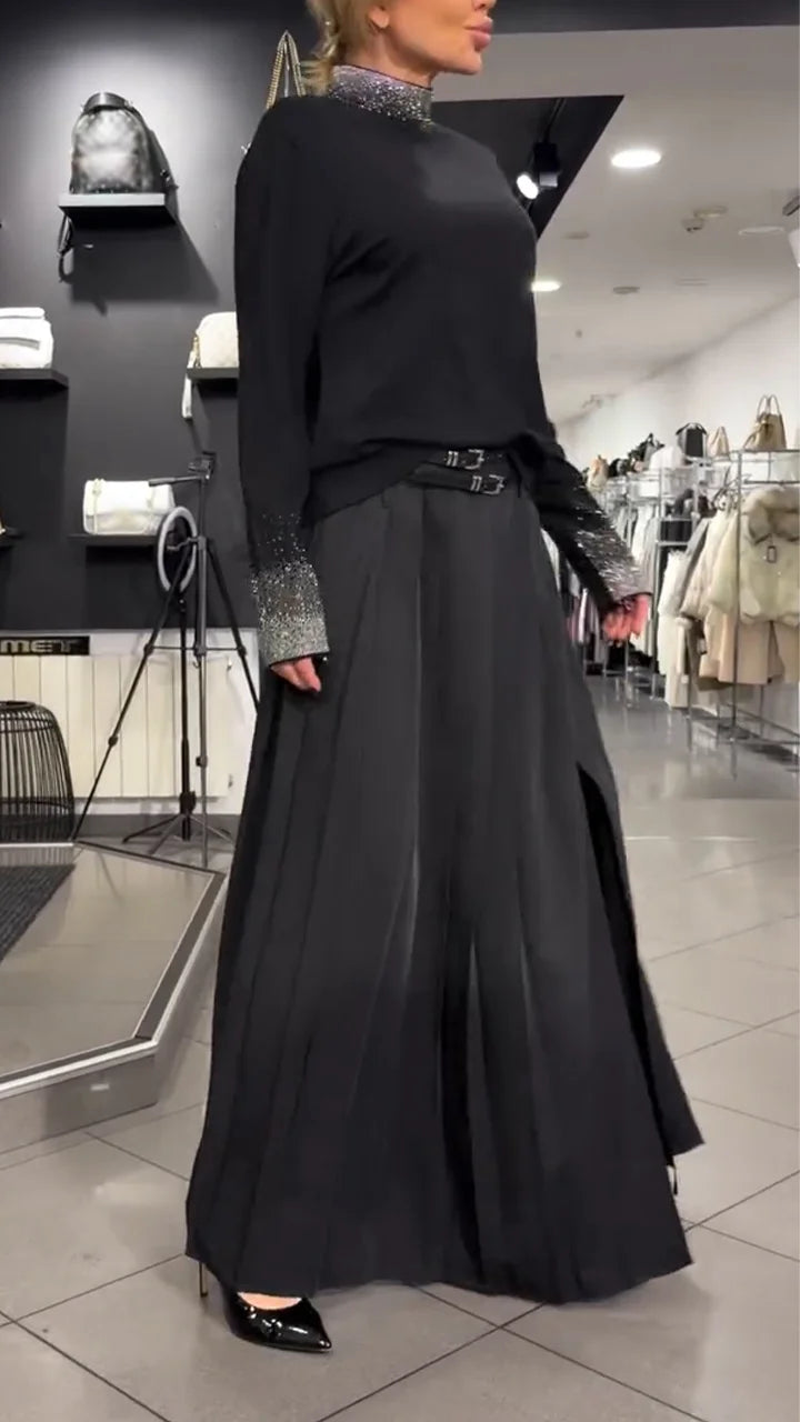 Conjunto casual feminino com top de strass e saia com fenda