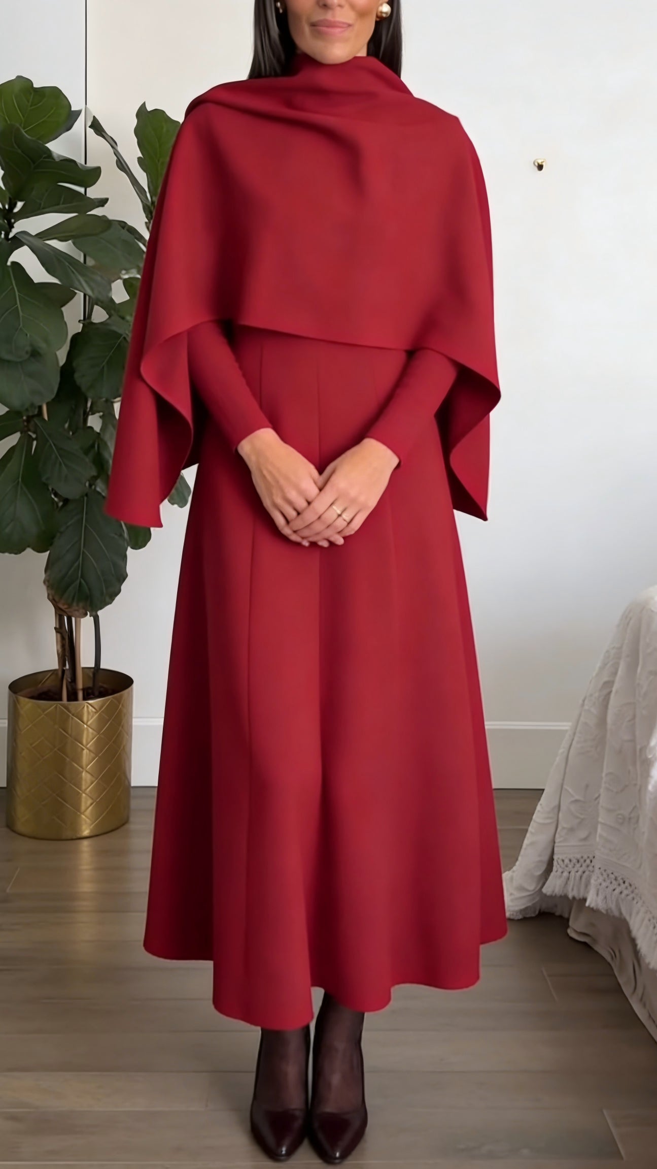 Conjunto elegante feminino com vestido de gola redonda e xale.